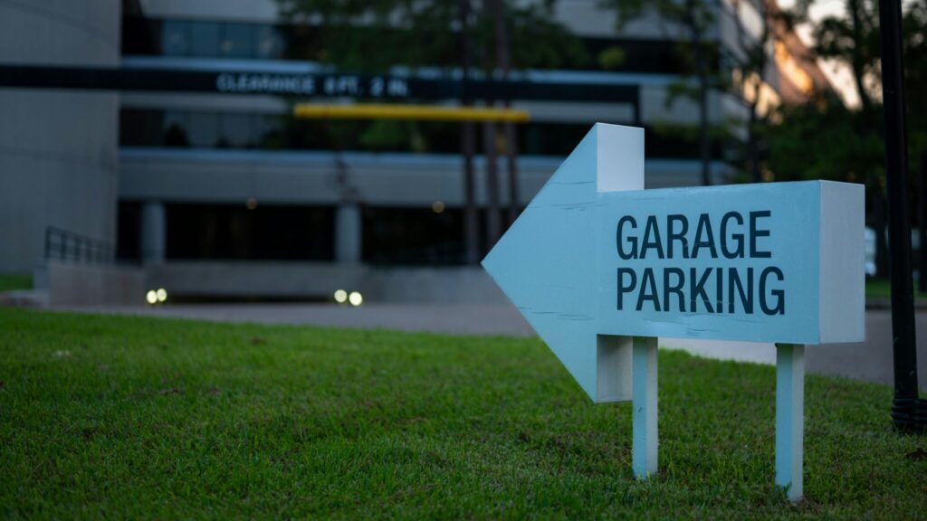 Installation de borne de recharge en entreprise : transformez votre parking en hub énergétique stratégique